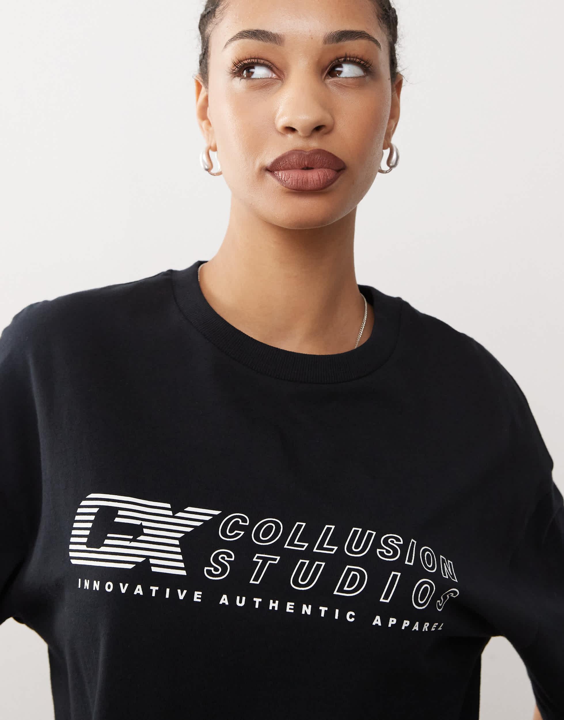 COLLUSION short sleeve T-shirt with oversized retro logo in black