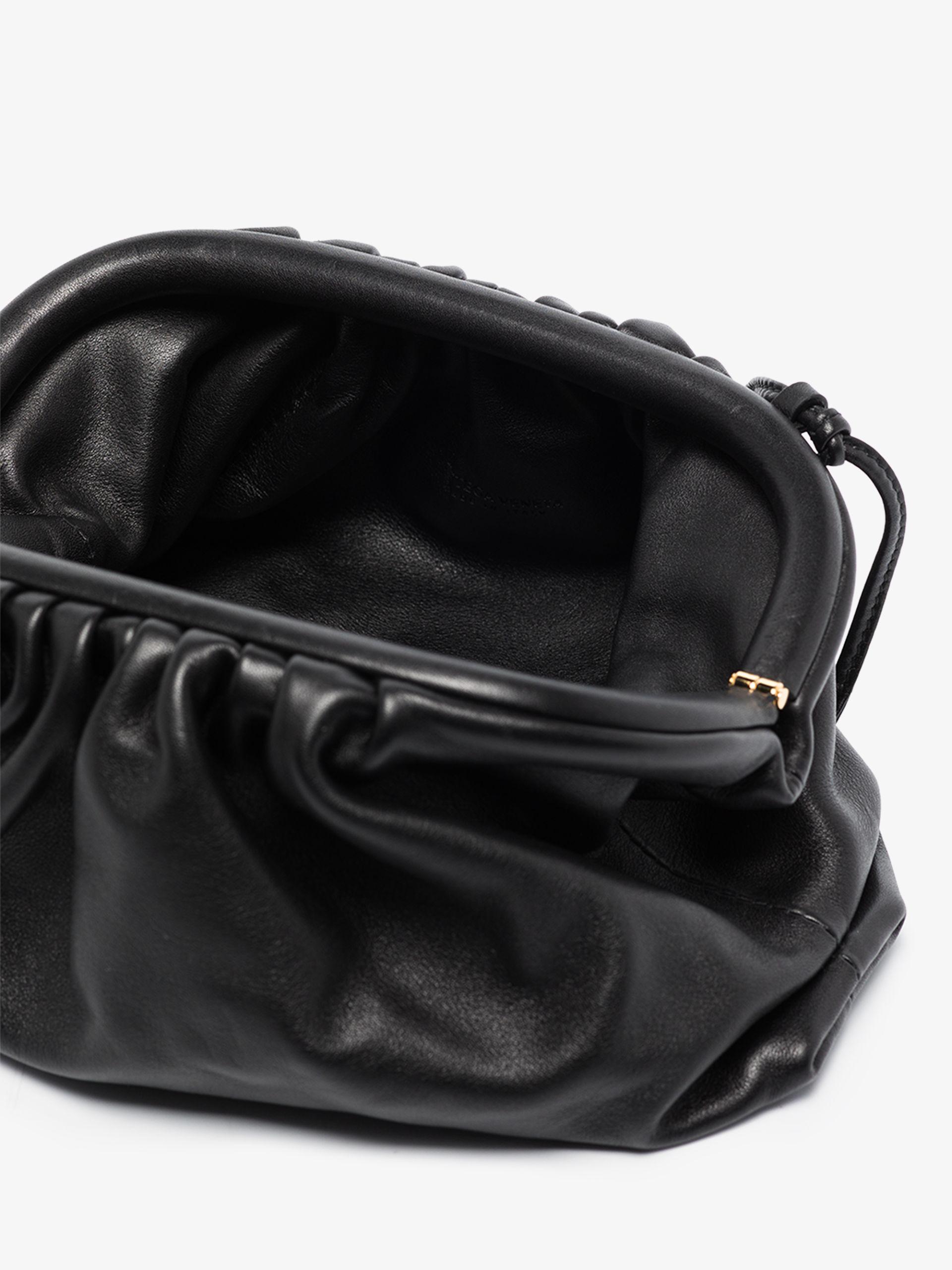 black the pouch 20 leather shoulder bag