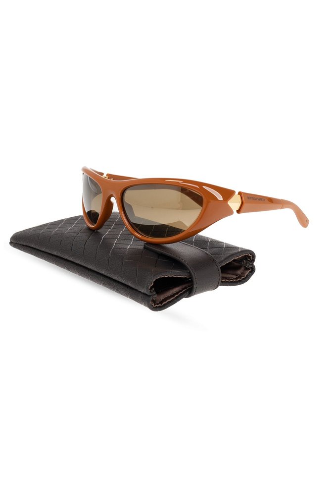 Bottega Veneta Eyewear Curve Sporty Cat Eye Frame Sunglasses