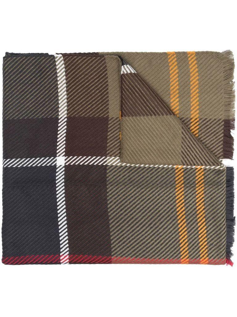 TN11 Classic tartan scarf