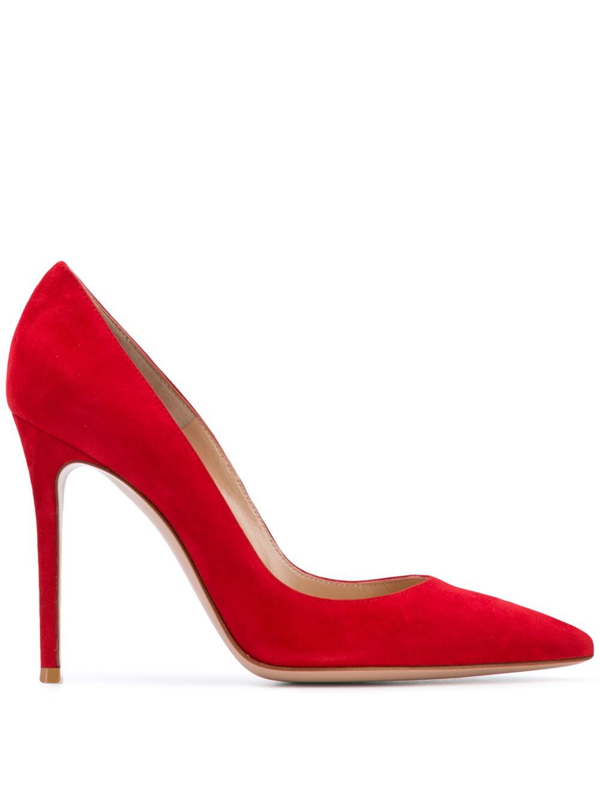 high-heeled pumps