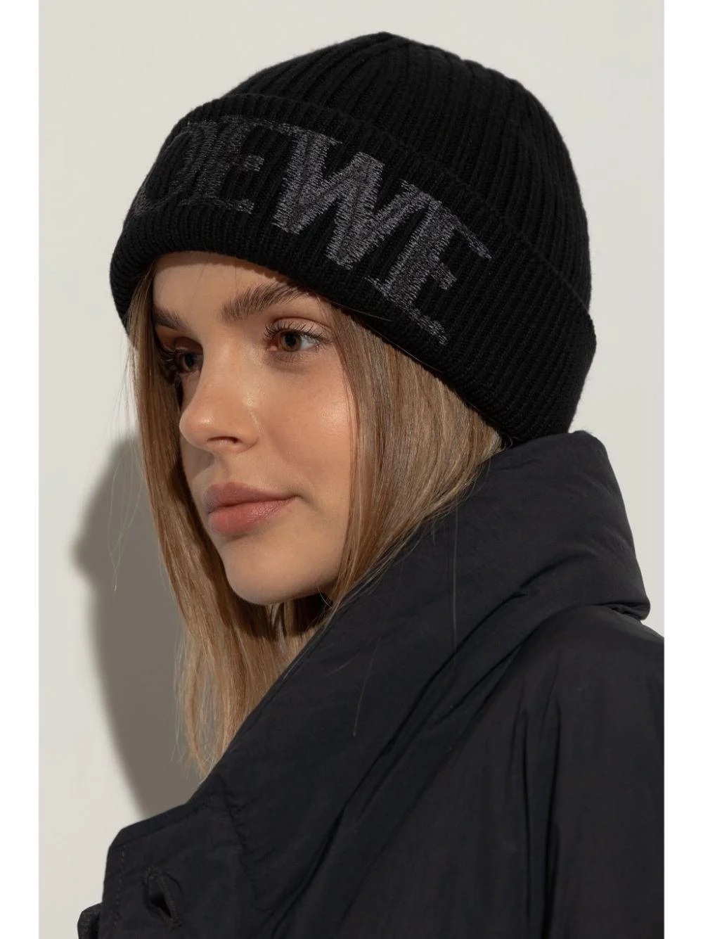 Logo-embroidered beanie 