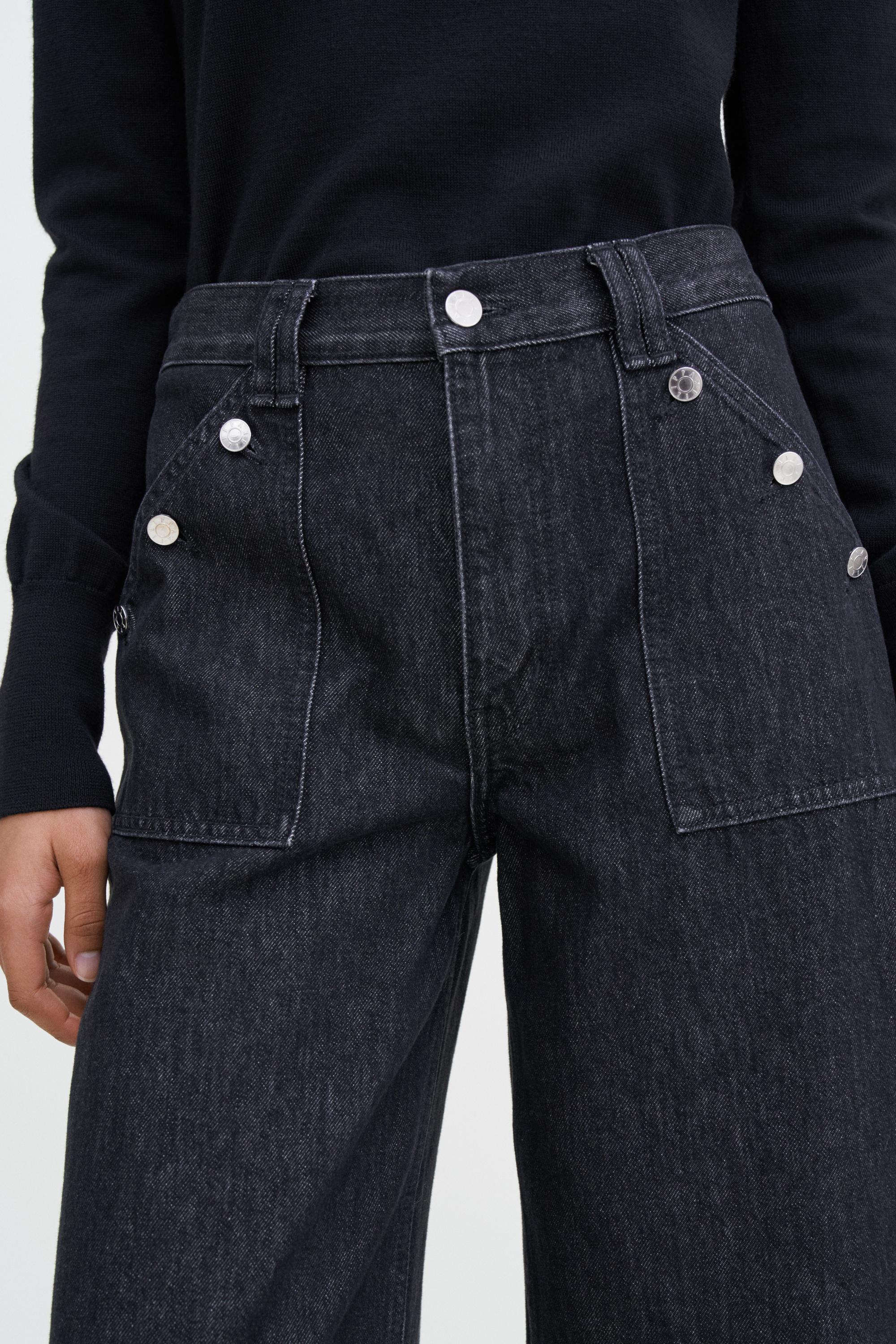 Loose Buttoned Jeans