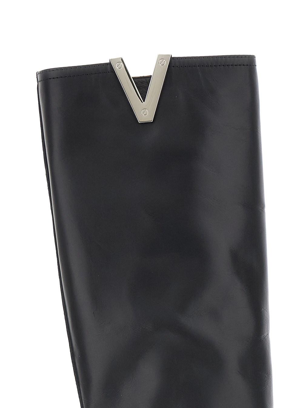 Black Knee Boots with V-Lateral Detailing in Leather Woman