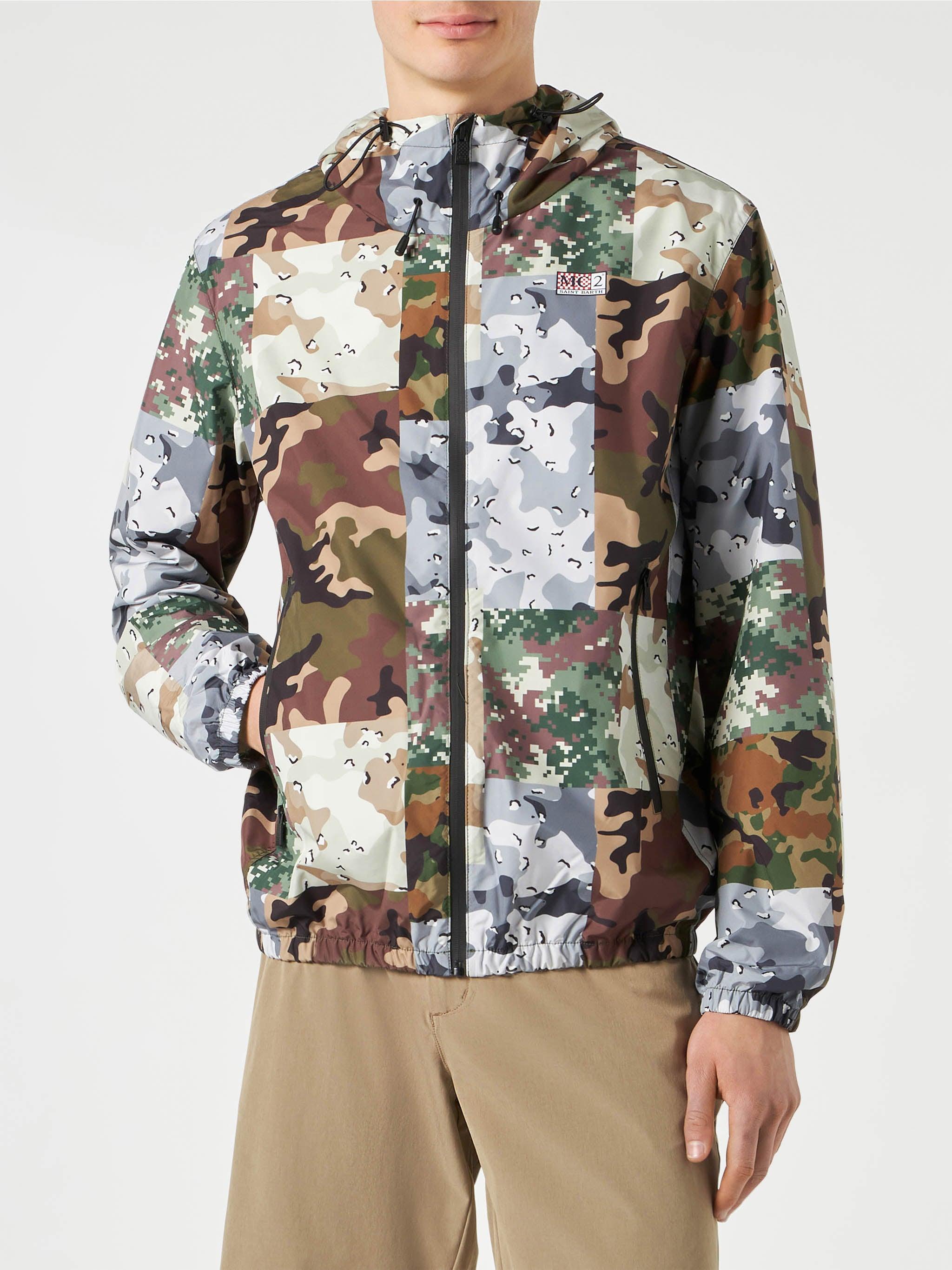 Man Hooded Lightweight Windbreaker With Camouflage Print