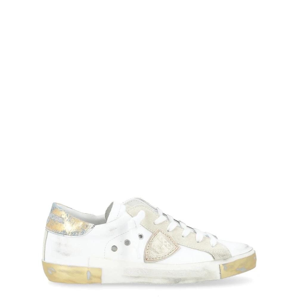 Vintage Sneaker in White, Gold, Blue