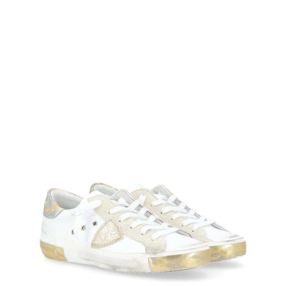 Vintage Sneaker in White, Gold, Blue