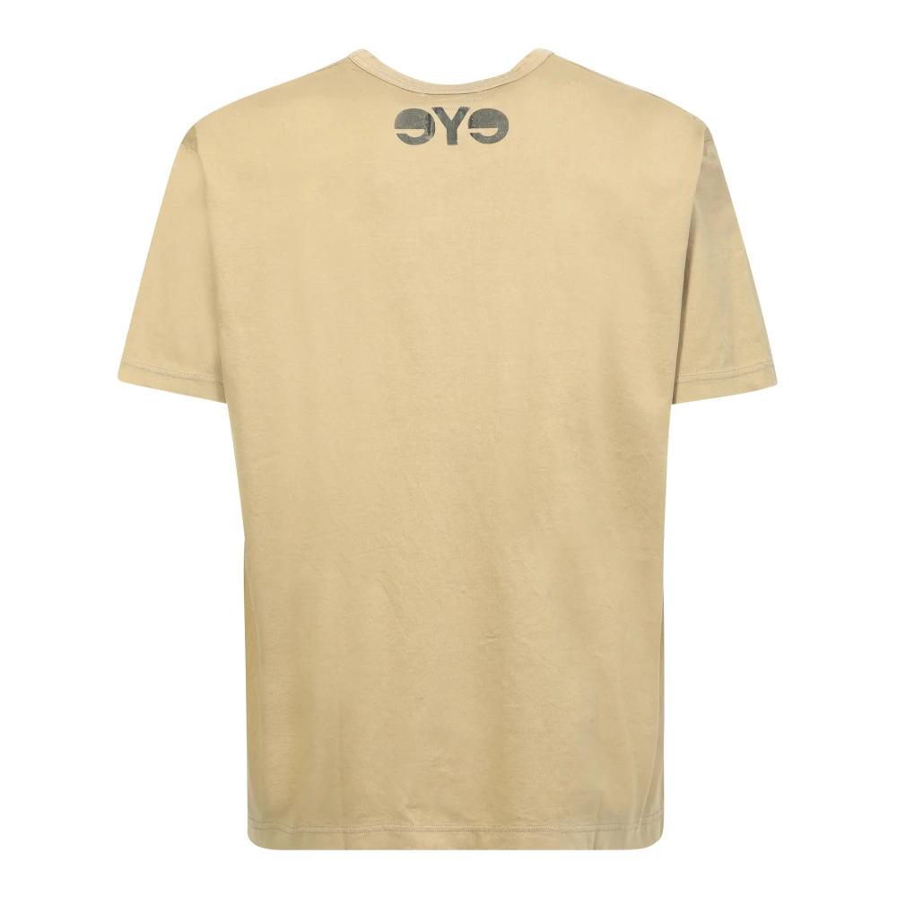 Present a basic T-shirt with iconic logo