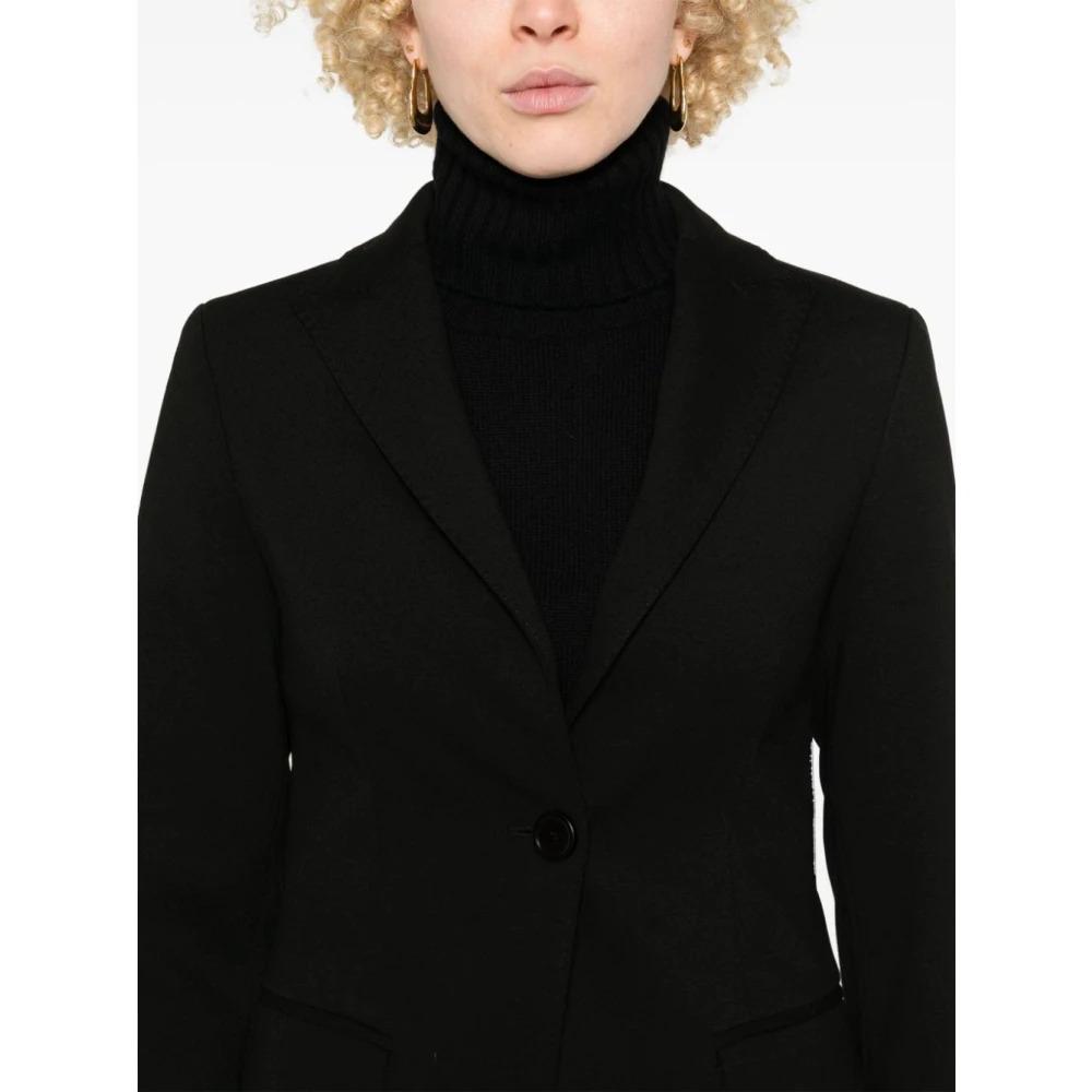 Chic Black Blazer with Peak Lapels