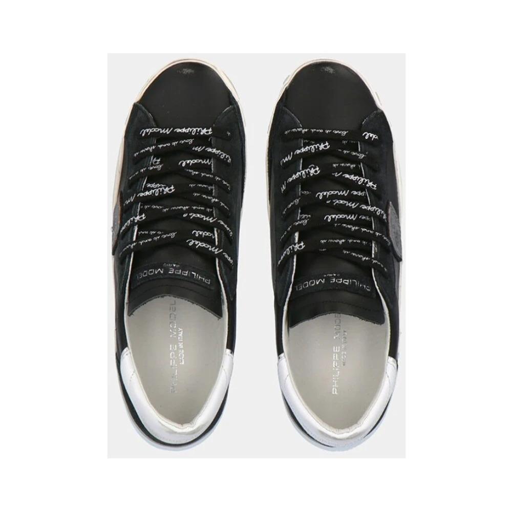 Black Low Top Sneakers with Modern Style