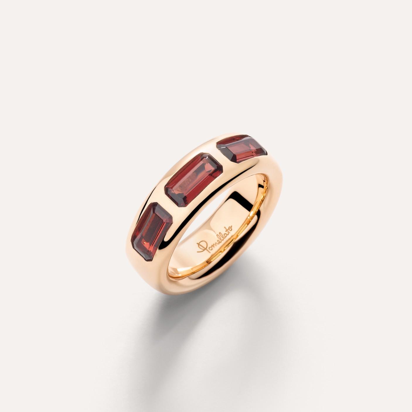 Iconica 18kt rose gold ring with pyrope garnets