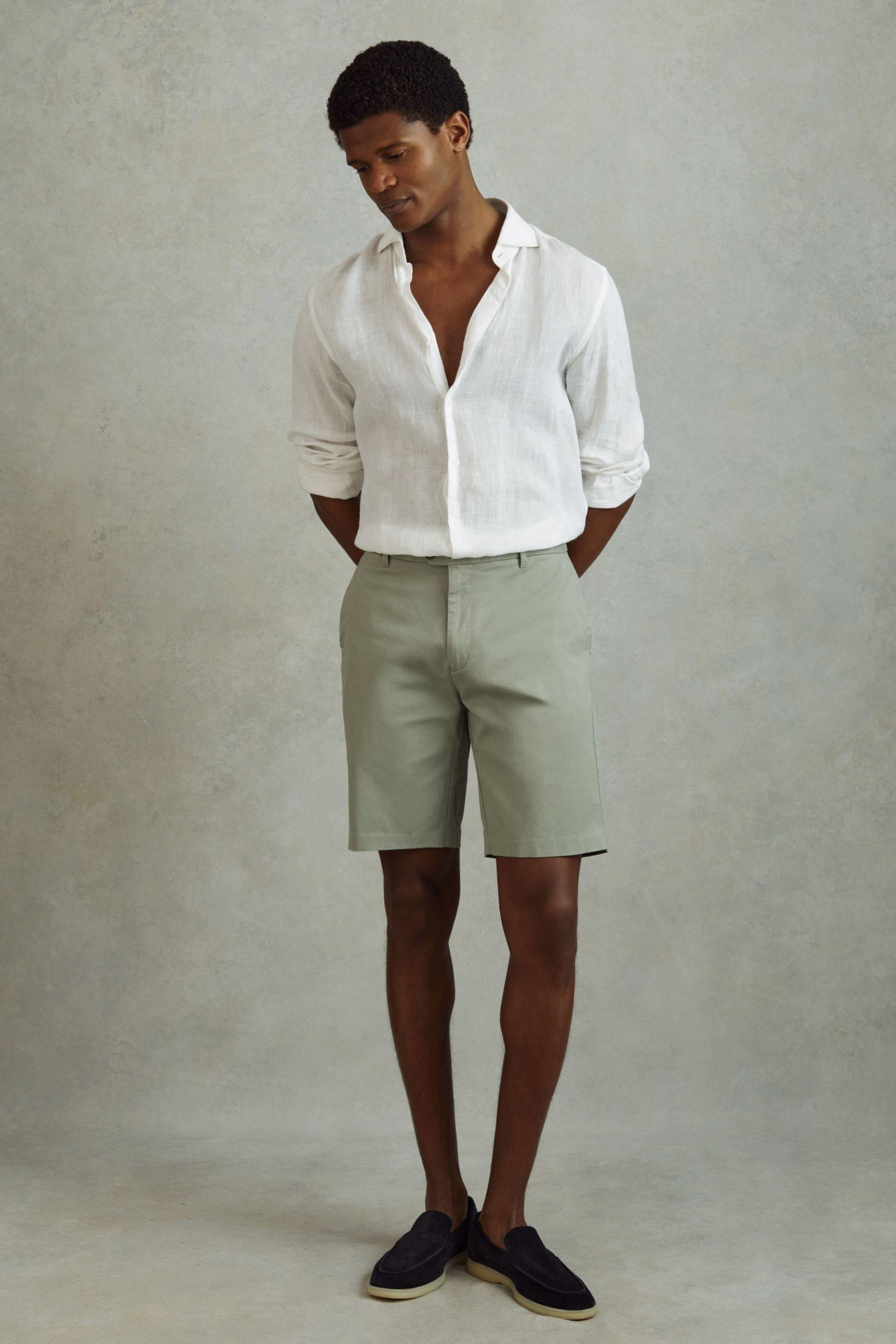 Modern Fit Cotton Blend Chino Shorts in Pistachio