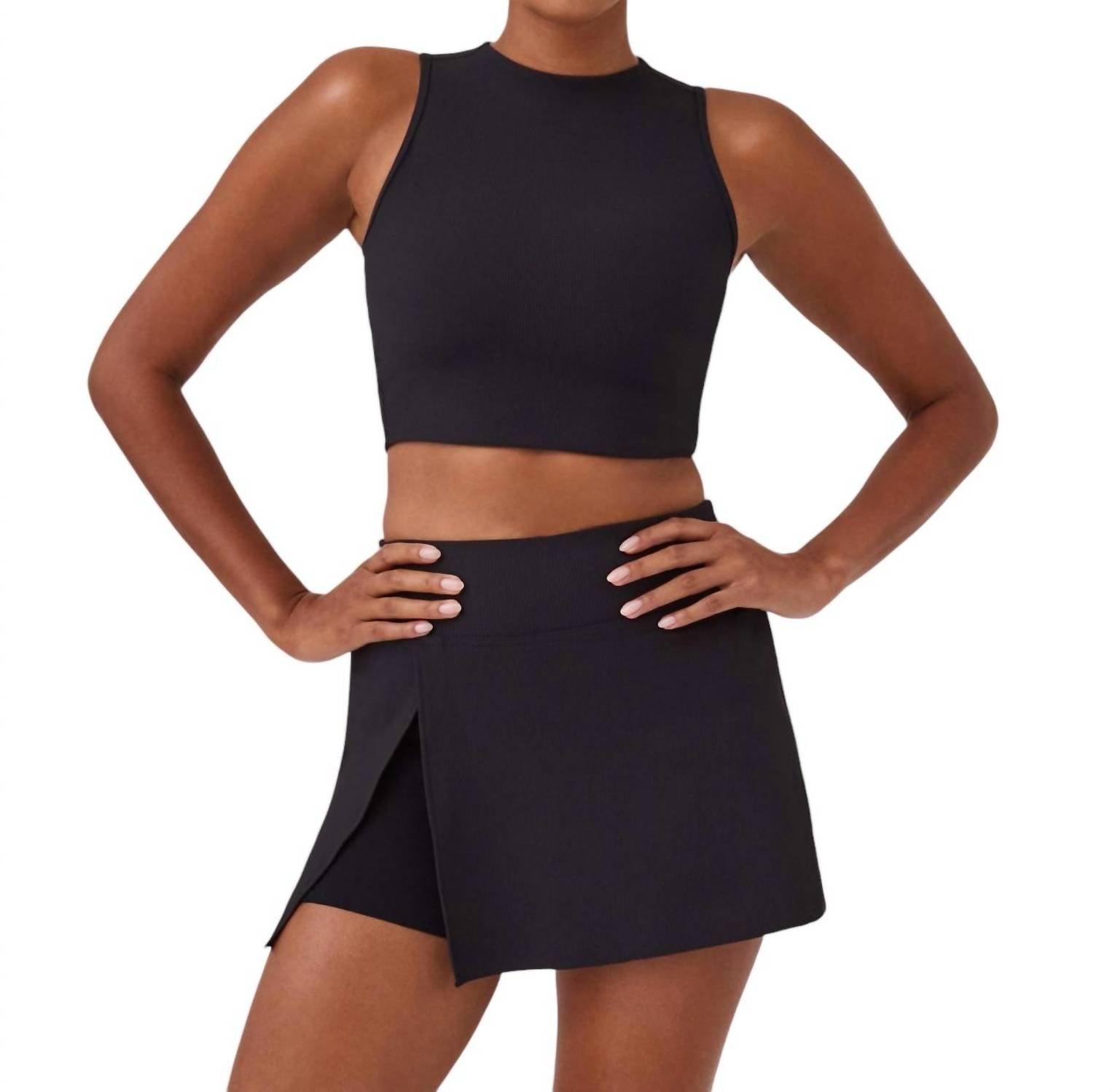 contour rib mock neck crop top in very black