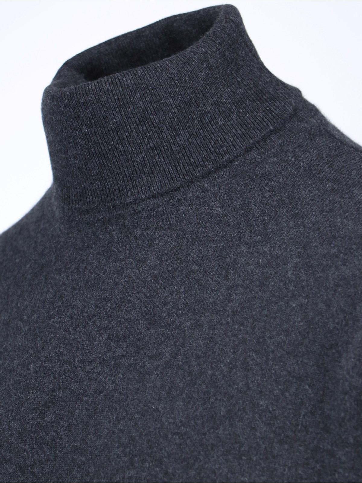 High neck sweater