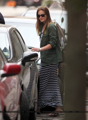 Leighton Meester Arrives to the Gossip Girl Set October 28, 2011