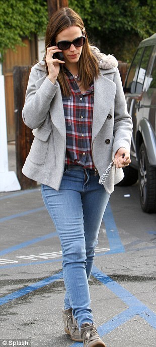 Jennifer Garner Out and About April 14, 2013