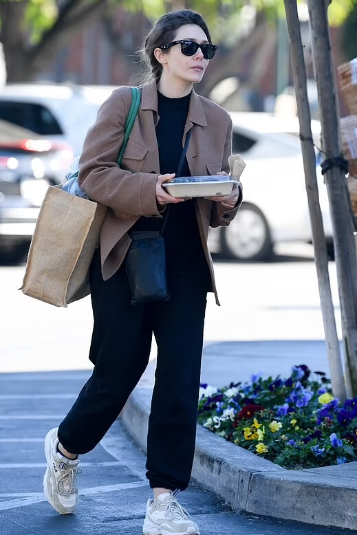 Elizabeth Olsen Out Shopping in Studio City, November 11, 2023