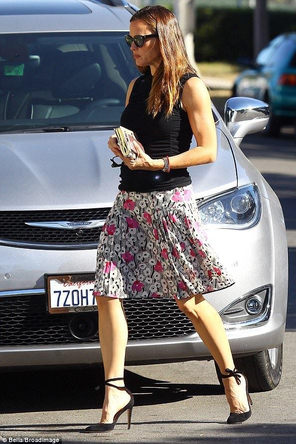 Jennifer Garner Going To Church December 17, 2017