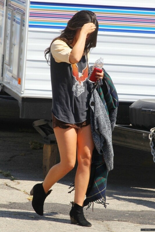 Shenae Grimes 90210 Set February 4, 2013