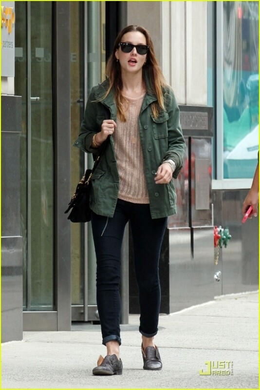 Leighton Meester Arrives to the Gossip Girl Set October 28, 2011